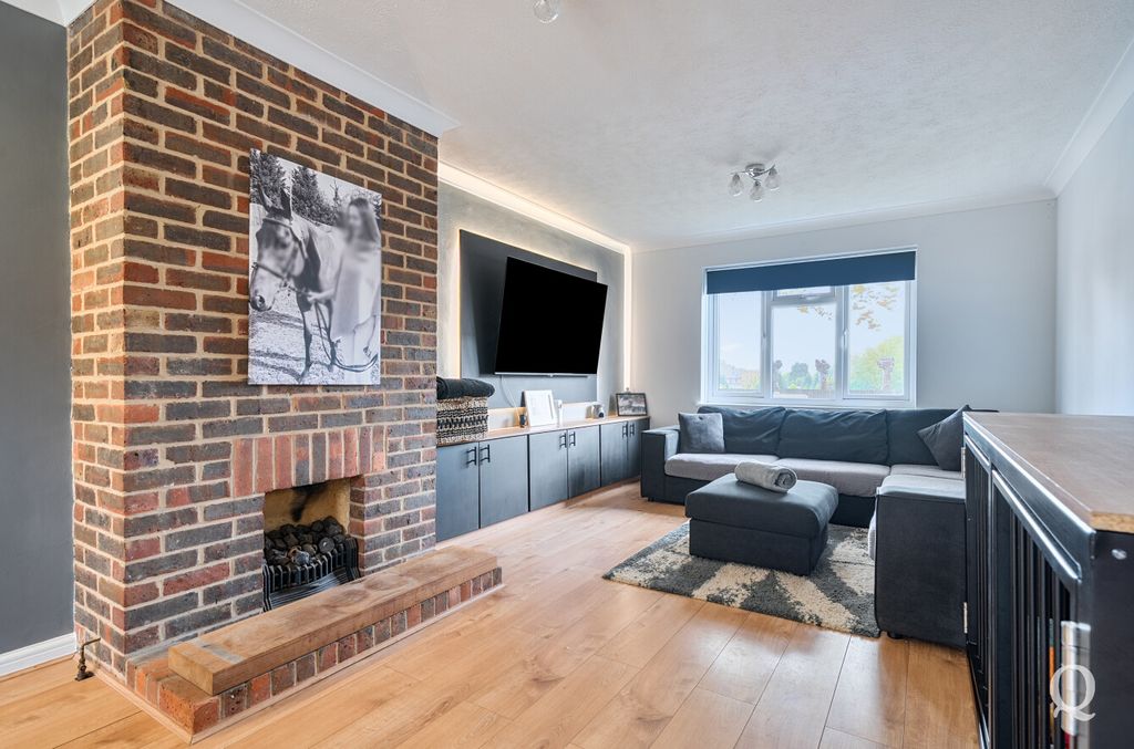 Property photo 2 of 25 4B4Fe29A-E4A5-497...