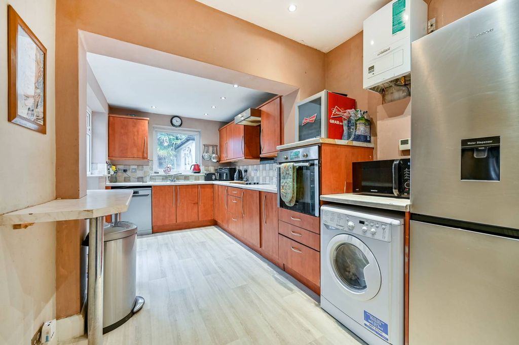 Property photo 3 of 11