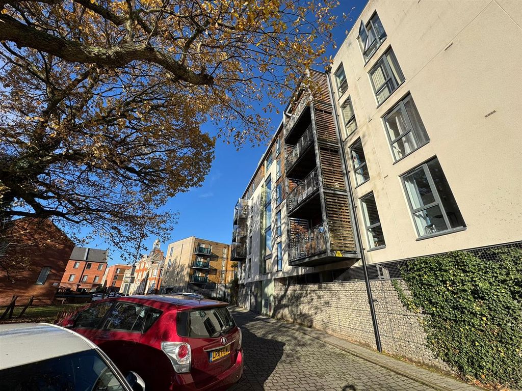 Property photo 1 of 17 Whatsapp Image 2025-12-03 At 13.01.18 (1).Jpeg