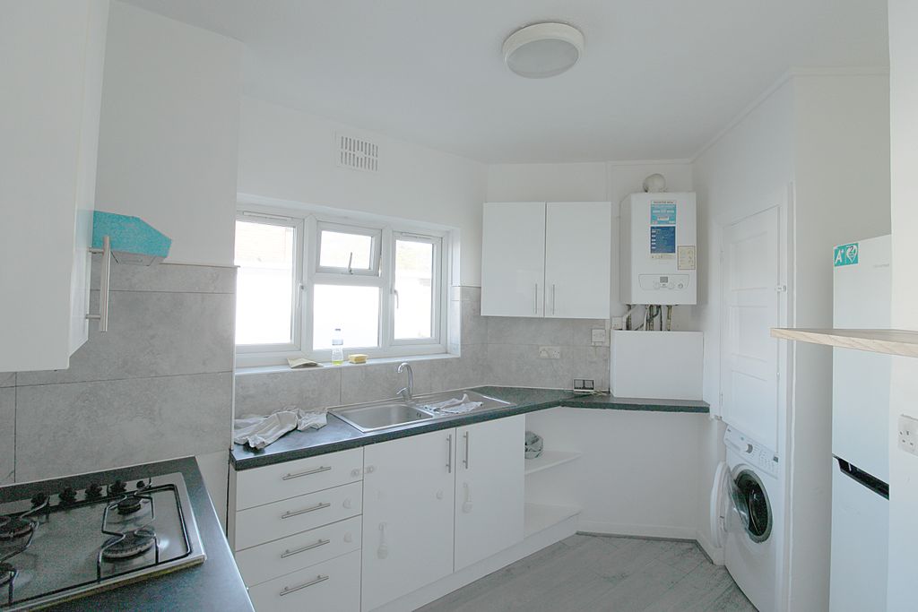 Property photo 3 of 7 Kitchen