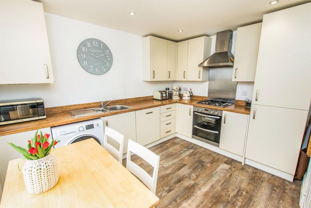 Property photo 2 of 14 Kitchen