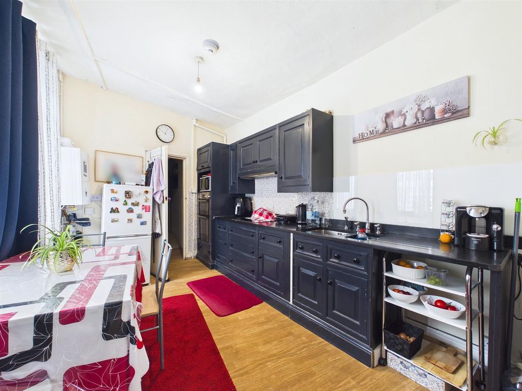 Property photo 2 of 19 House Arranged As Two Flats For Auction, Totterdow