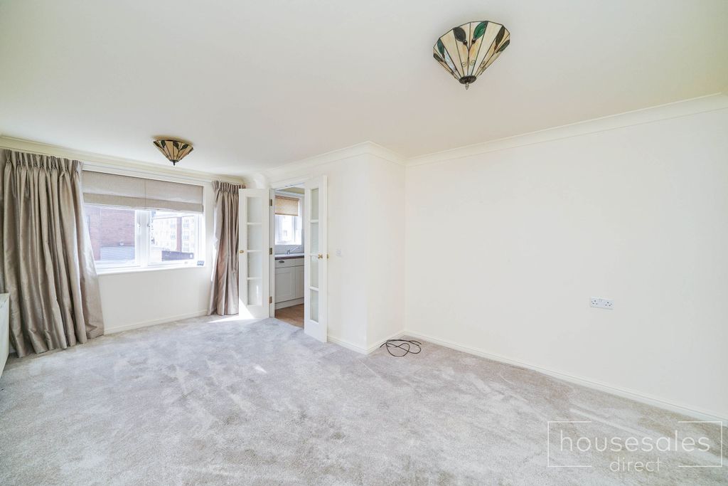 Property photo 2 of 8