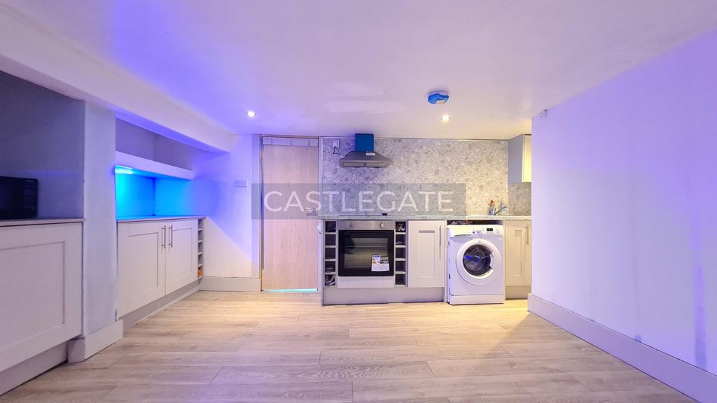 Property photo 2 of 5 3A May Street, Crosland Moor, Huddersfield, HD4 5Dh (3)