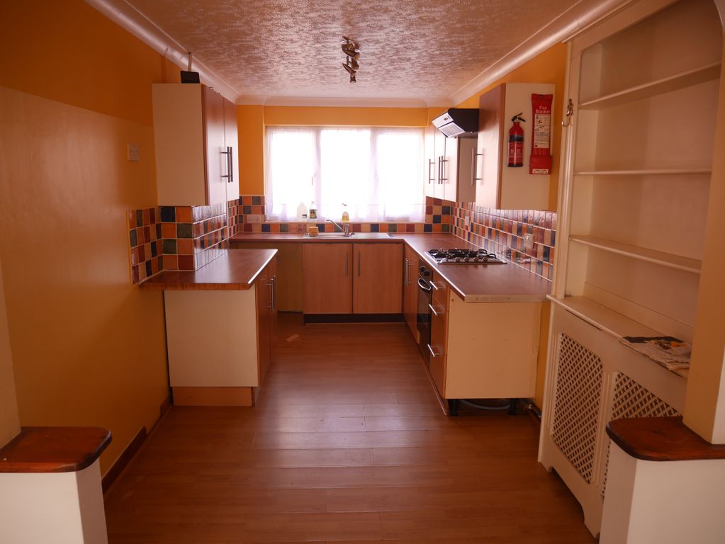Property photo 3 of 8 Kitchen