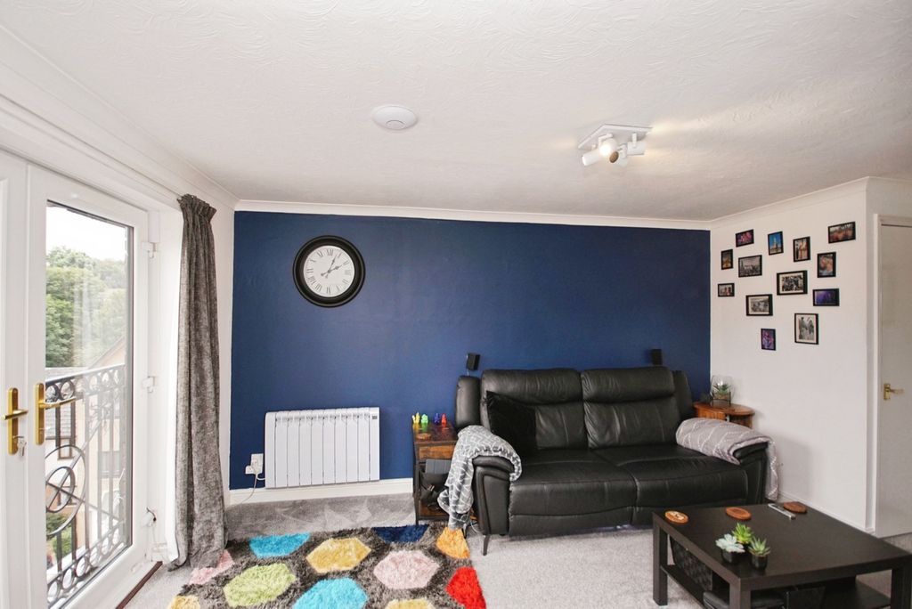 Property photo 3 of 17 Photo