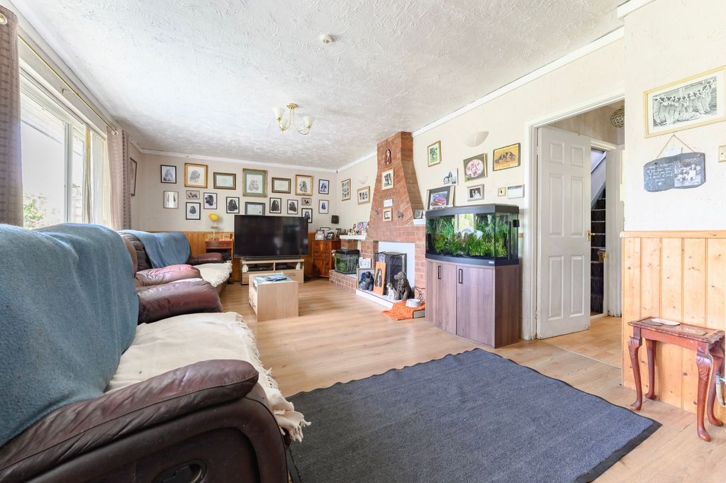 Property photo 2 of 23