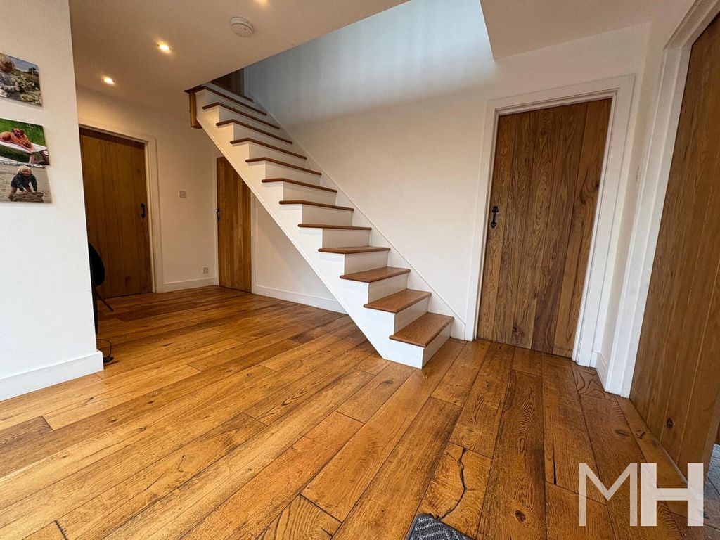 Property photo 3 of 18 Hallway