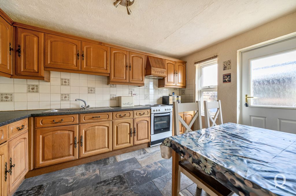 Property photo 2 of 17 F519Ec83-Eb9F-45c...