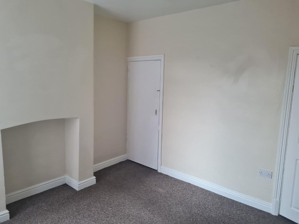 Property photo 3 of 8 Dining Room