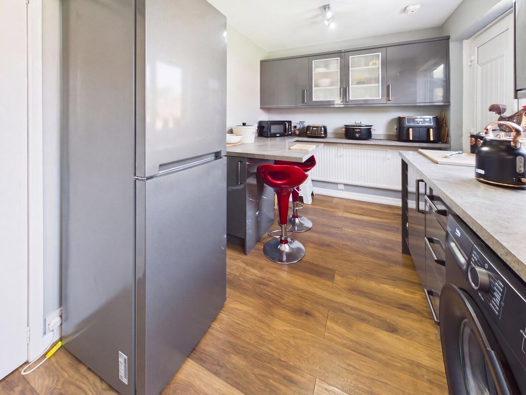 Property photo 2 of 25 Kitchen