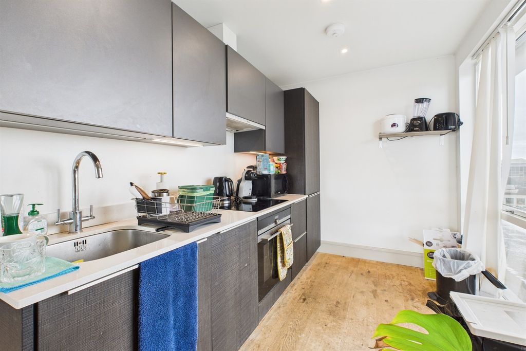 Property photo 2 of 10 Kitchen