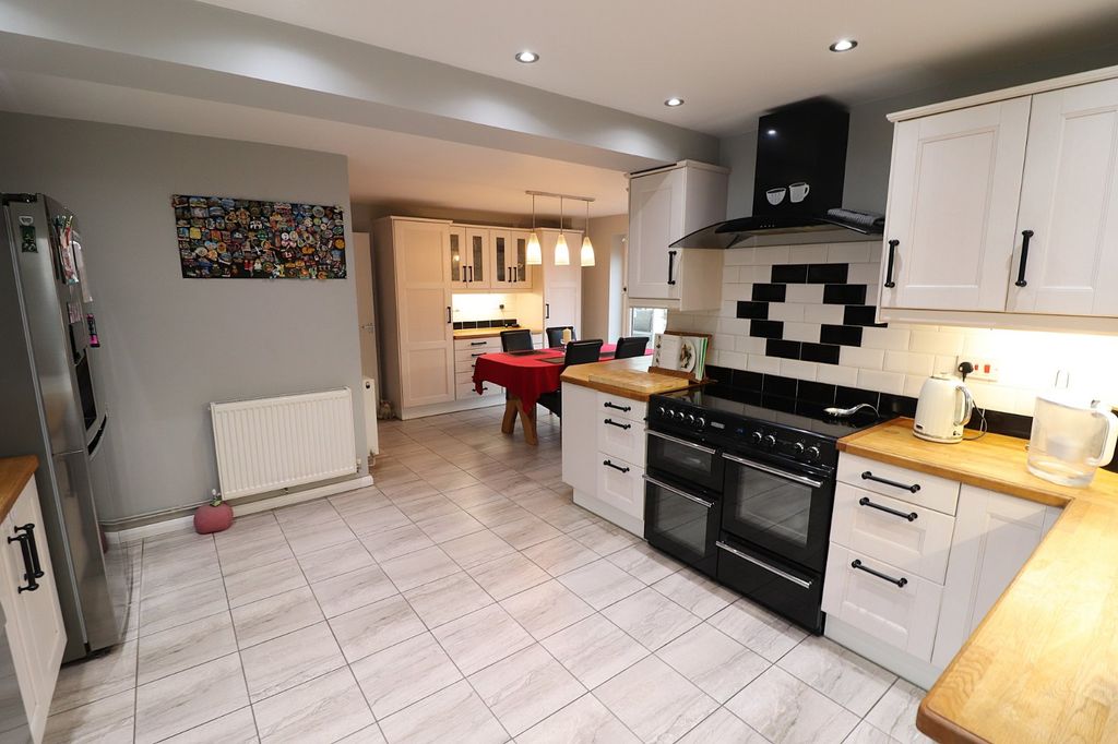 Property photo 2 of 23 Picture No. 14