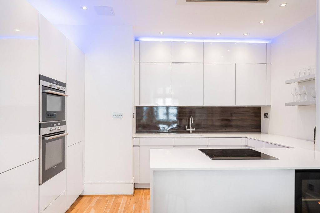 Property photo 3 of 15 Kitchen
