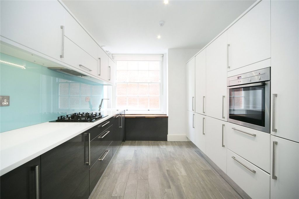 Property photo 1 of 10 Kitchen