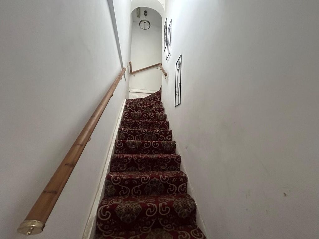 Property photo 3 of 9 Hallway