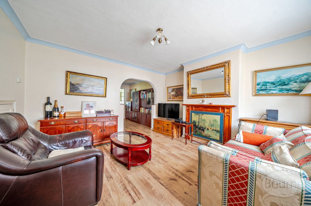 Property photo 3 of 11 Baf1F322-E15B-4Dd...