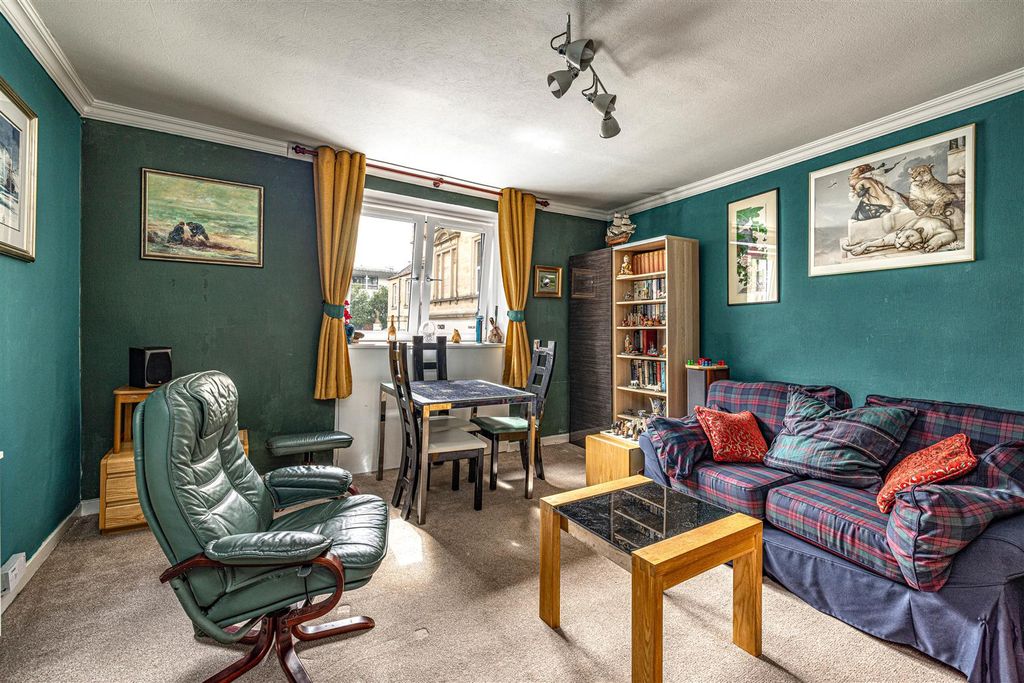 Property photo 3 of 17 2 Johnstones Close Galashiels 06.Jpg