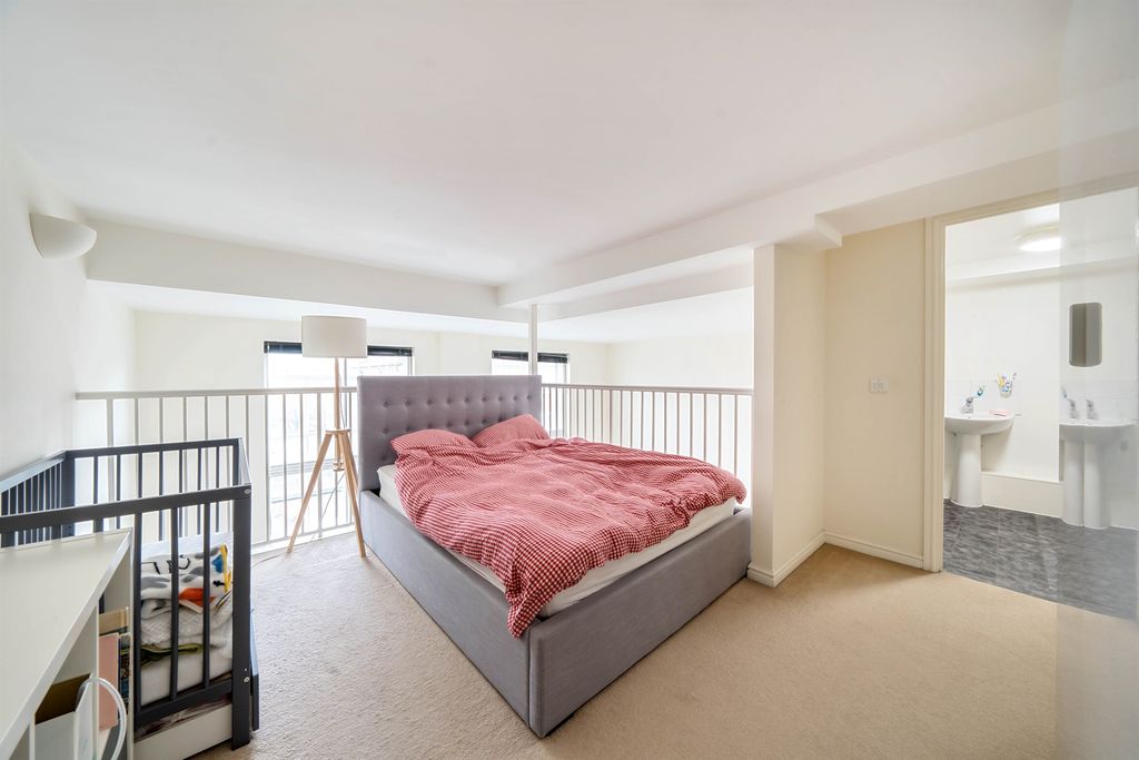 Property photo 2 of 12 Bedroom