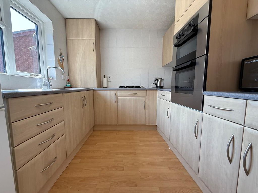 Property photo 3 of 13 16.Jpg