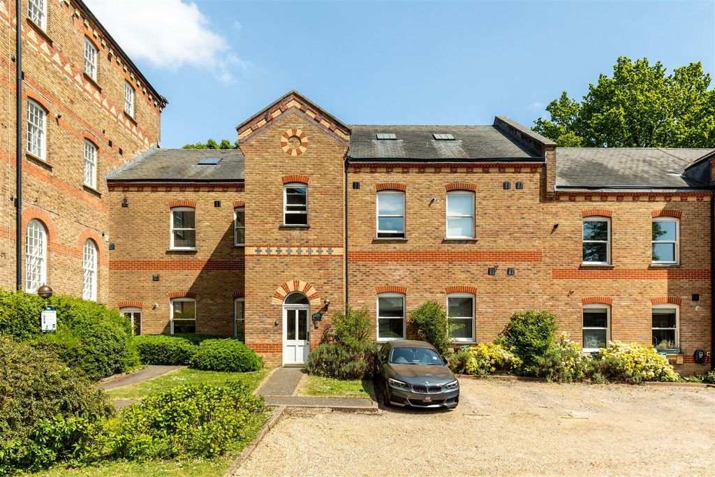 Property photo 2 of 28