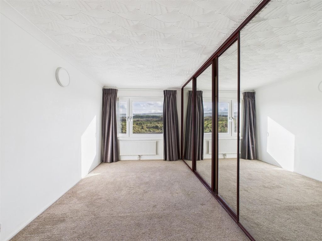 Property photo 3 of 11 Cam03844G0-Pr0339-Still010.Jpg