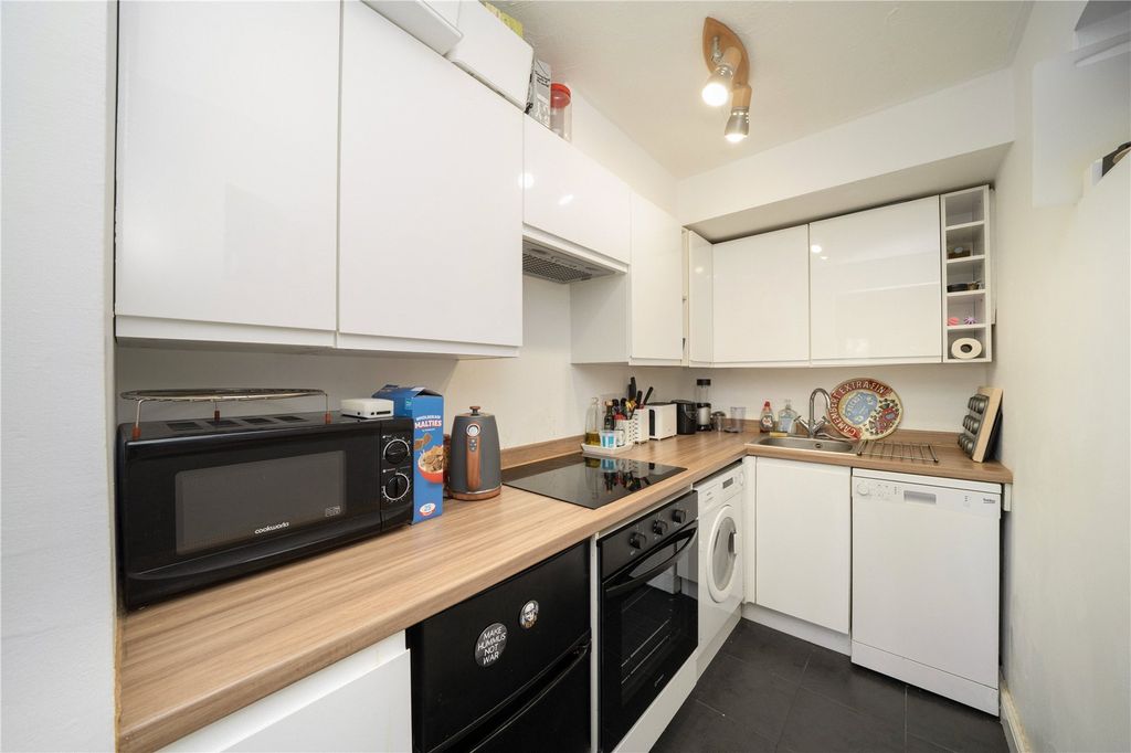 Property photo 3 of 6 Kitchen