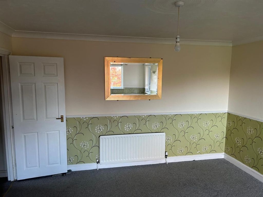 Property photo 2 of 10 Lounge Dining Room