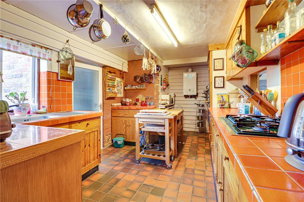 Property photo 3 of 25 Kitchen