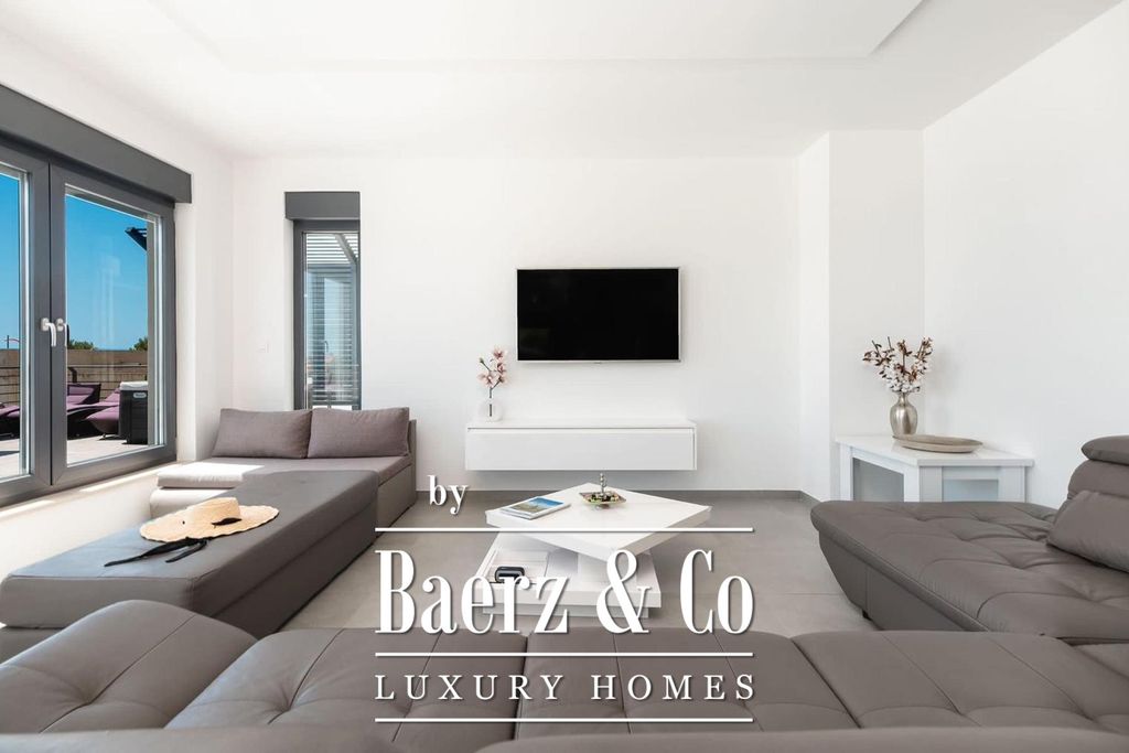 Property photo 3 of 35