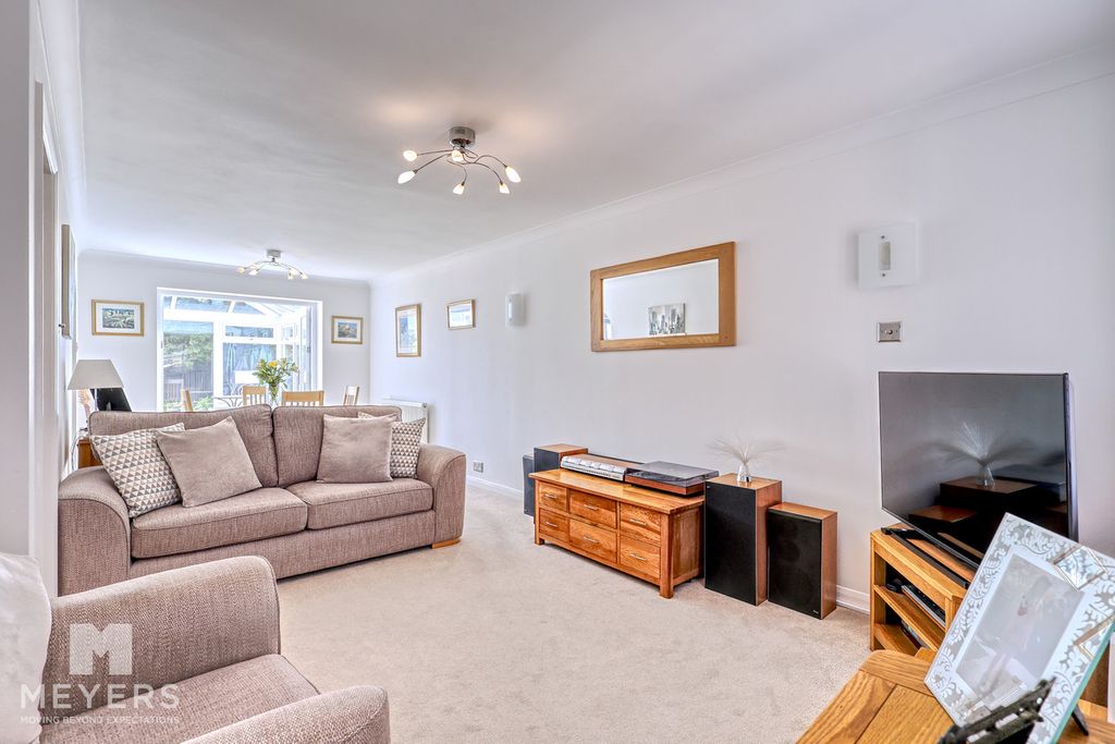 Property photo 2 of 37
