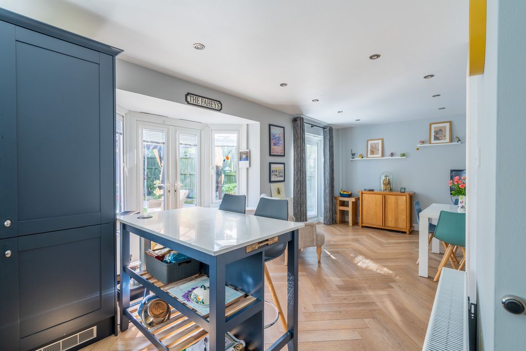 Property photo 3 of 21