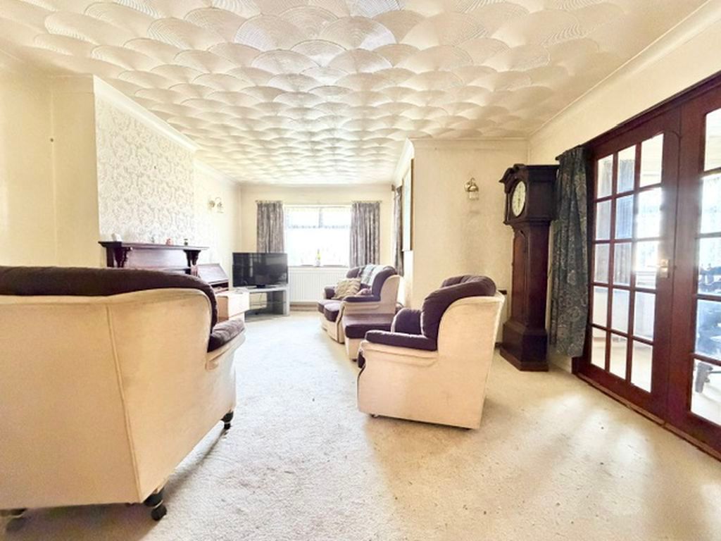Property photo 2 of 19 Lounge
