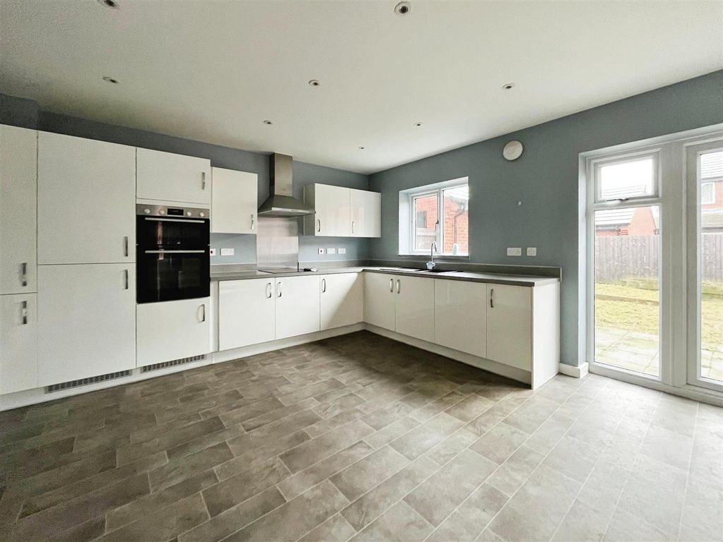 Property photo 3 of 14 Kitchen/Diner