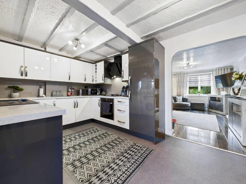 Property photo 3 of 26 Kitchen