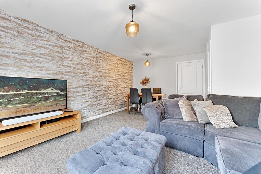 Property photo 2 of 37 P1698545_6_7_8.Jpg