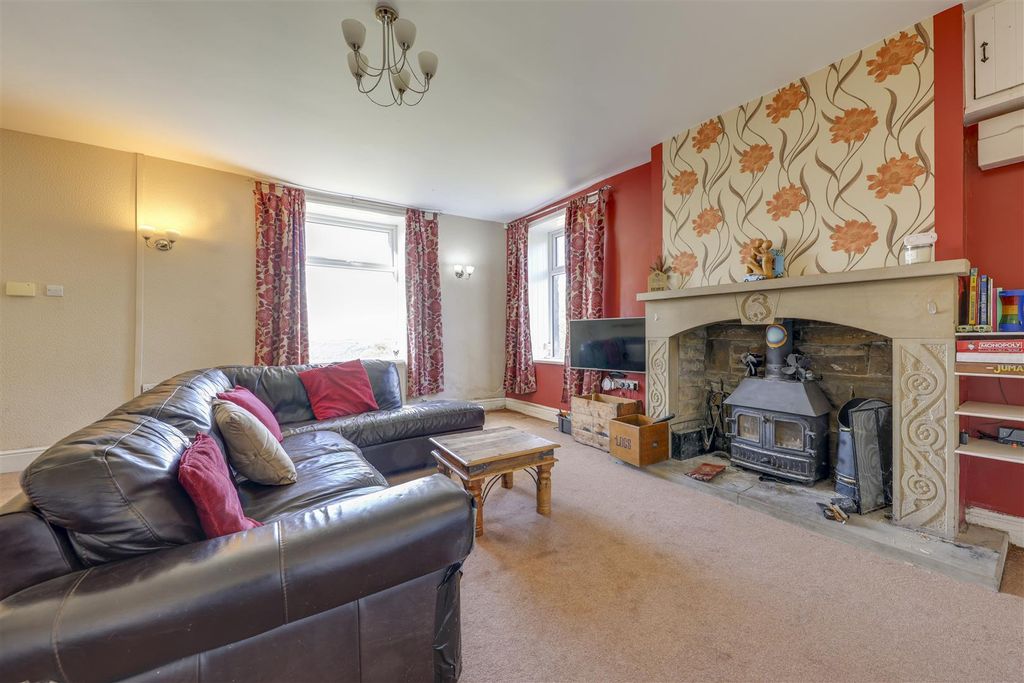 Property photo 2 of 37 2nd Lounge Alt