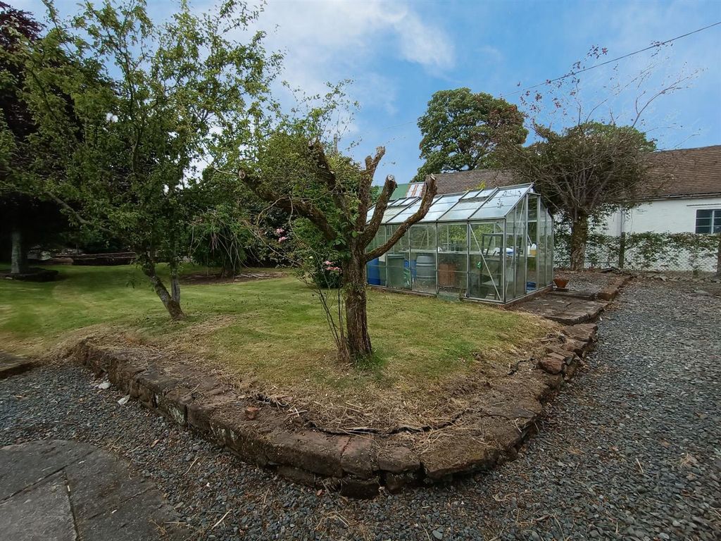 Property photo 3 of 6 Workshop Garden