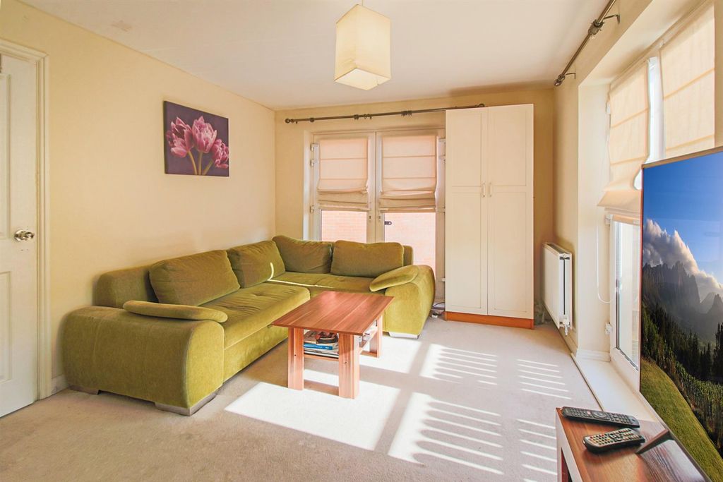 Property photo 2 of 5 Lounge