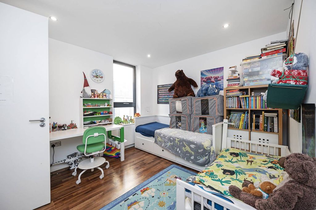 Property photo 3 of 11
