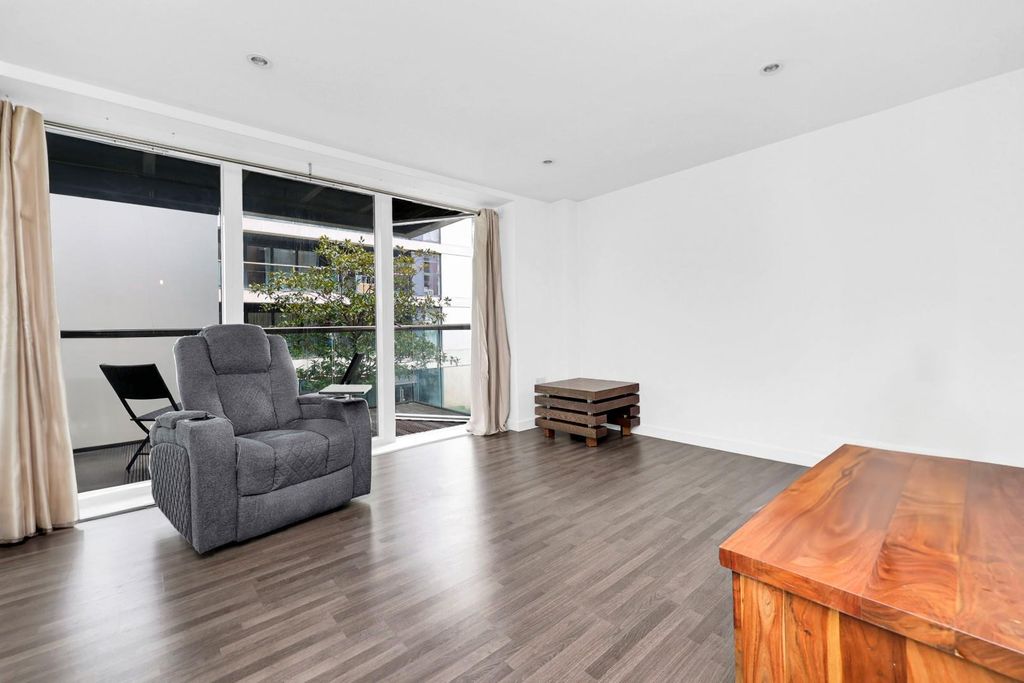 Property photo 3 of 14 1A.Jpg