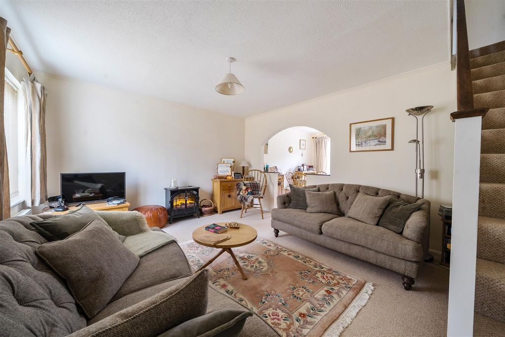 Property photo 2 of 15 Elizabeth Close Sitting Room.Jpg