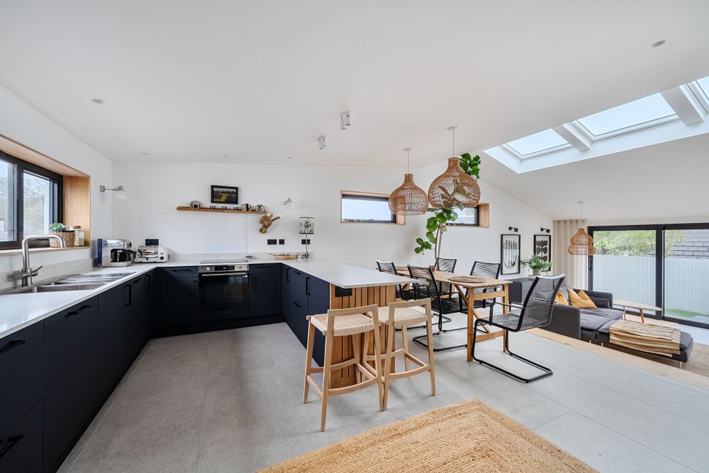 Property photo 2 of 11 Photo 2