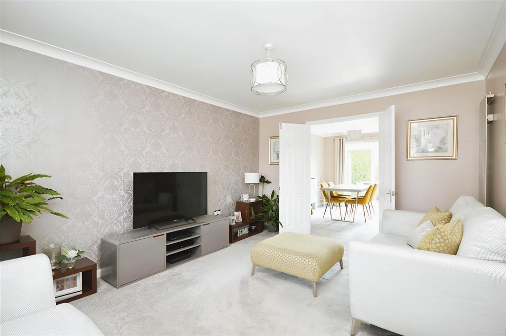 Property photo 2 of 20 Sitting Room