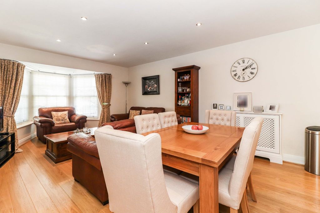 Property photo 3 of 13 Dining Area