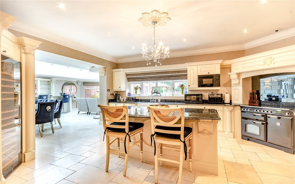 Property photo 3 of 21 Kitchen
