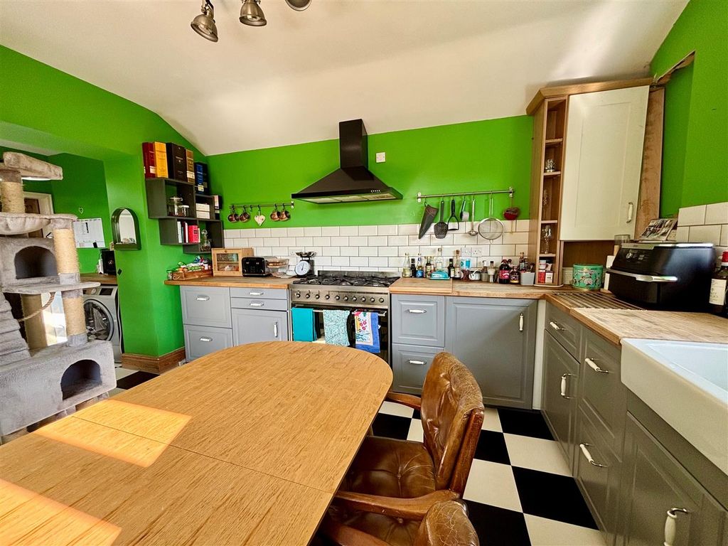 Property photo 2 of 23