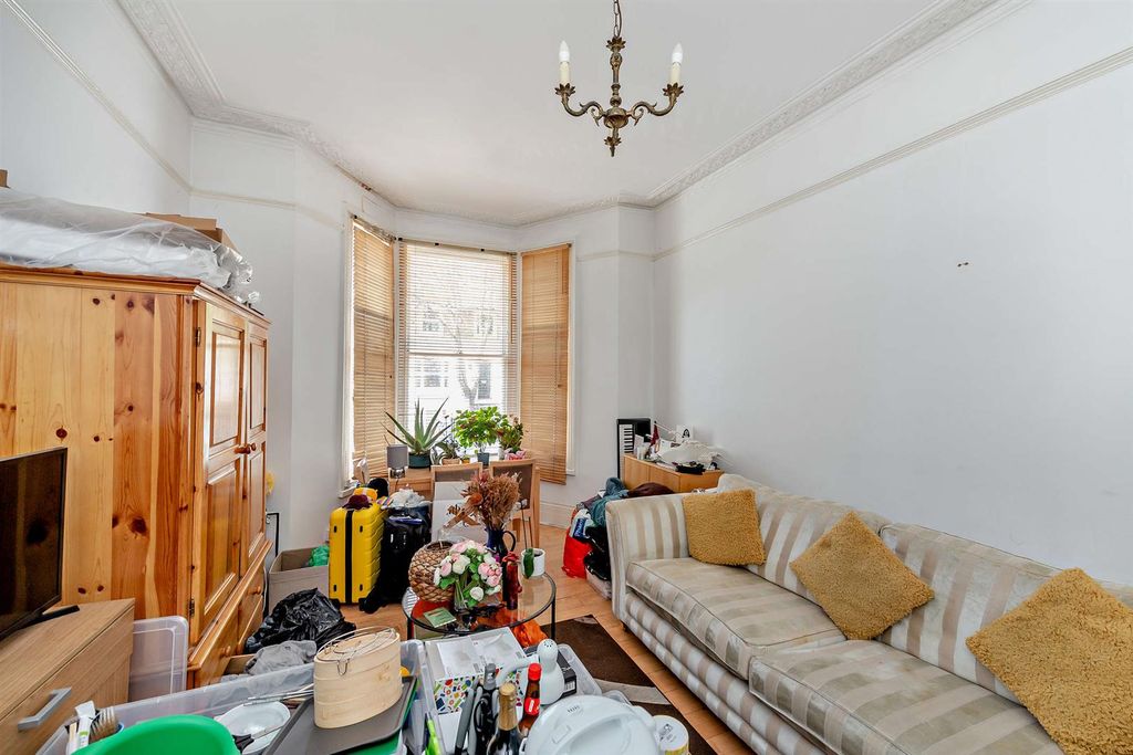 Property photo 2 of 6 8659857-Interior06-800.Jpg