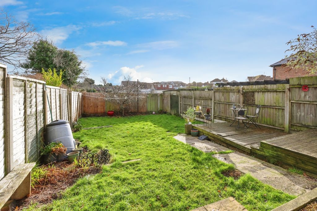 Property photo 2 of 19 Garden