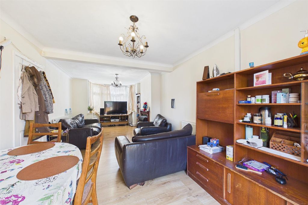 Property photo 3 of 14 Cam03736G0-Pr0252-Still003.Jpg